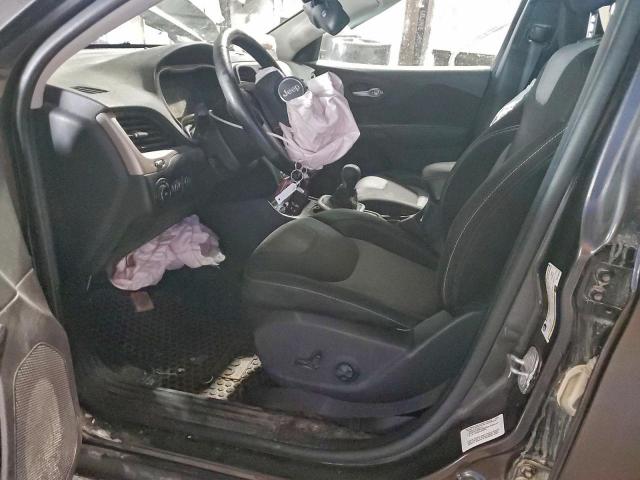 Jeep Grand Cherokee Latitude Image 3