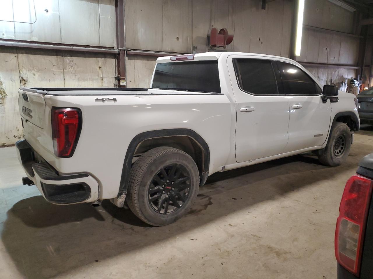GMC Sierra K1500 Elevation Image 2