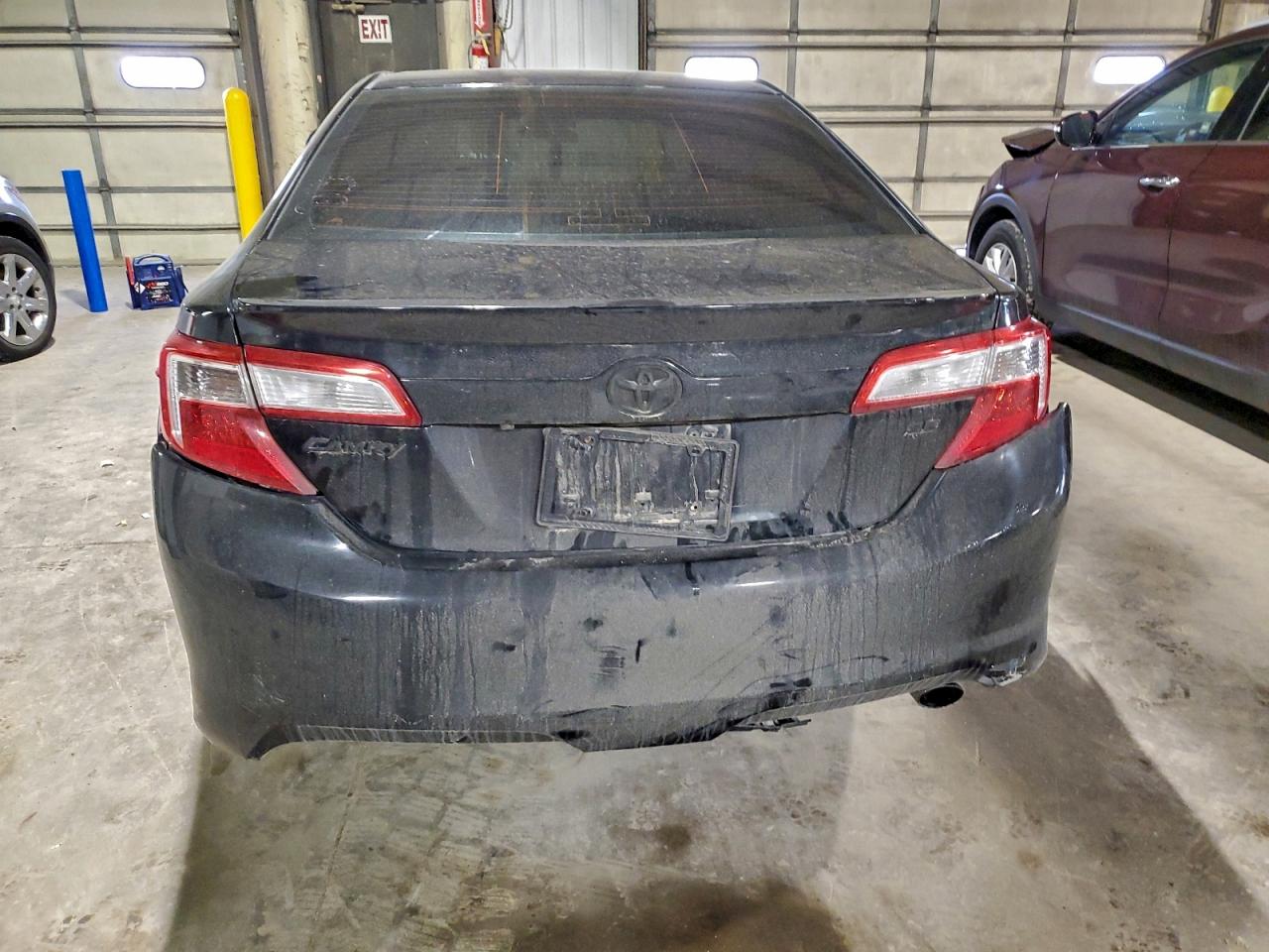 Toyota Camry L Image 10