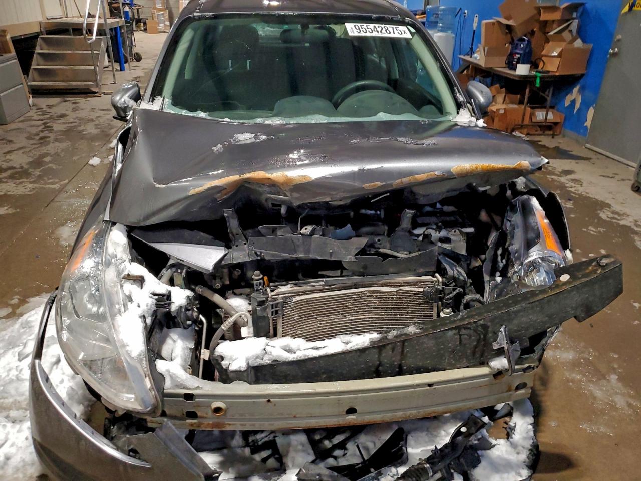 Nissan Versa S Image 9