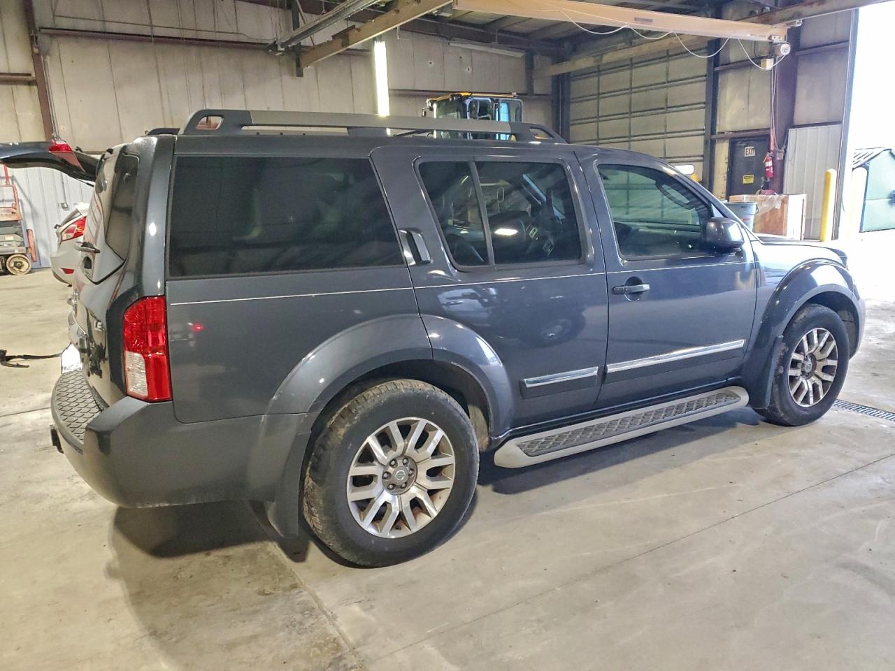 Nissan Pathfinder S Image 13