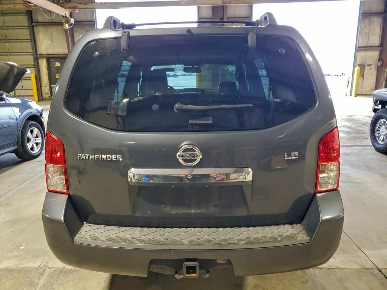 Nissan Pathfinder S Image 8