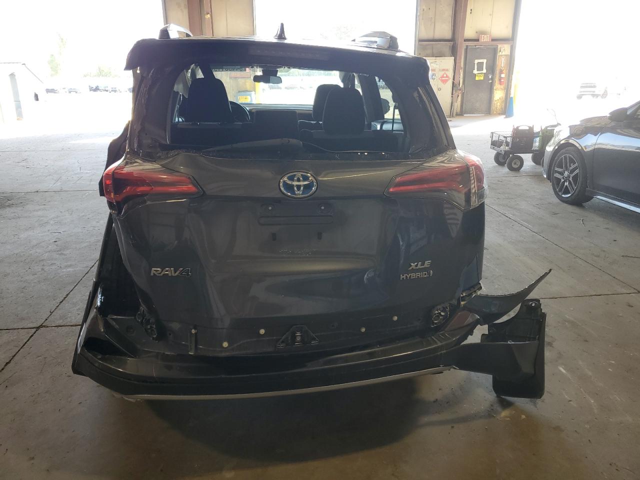 Toyota RAV4 Le Image 13