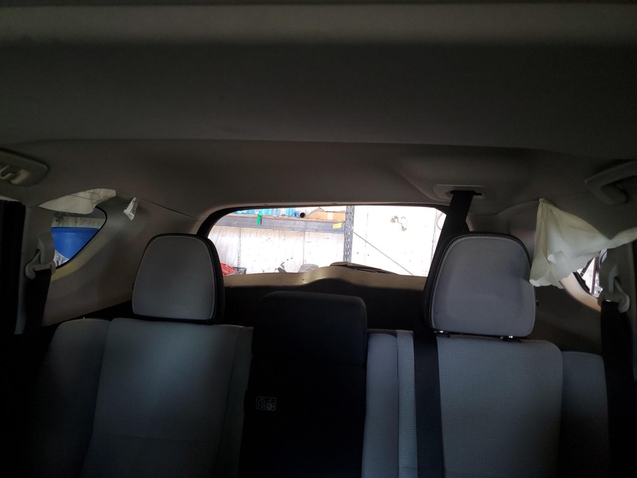 Toyota RAV4 Le Image 6