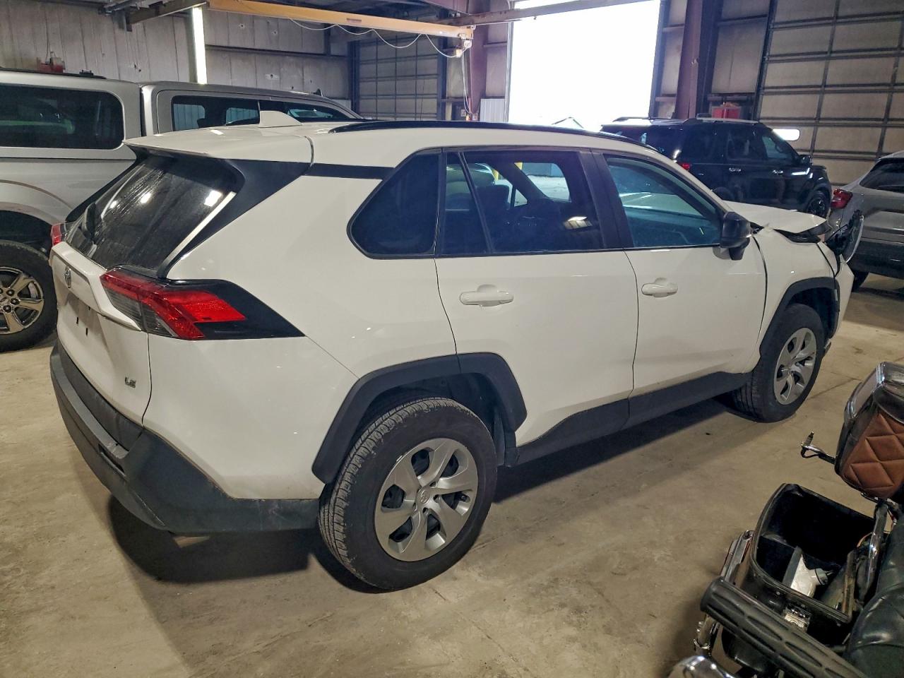 Toyota RAV4 Le Image 2