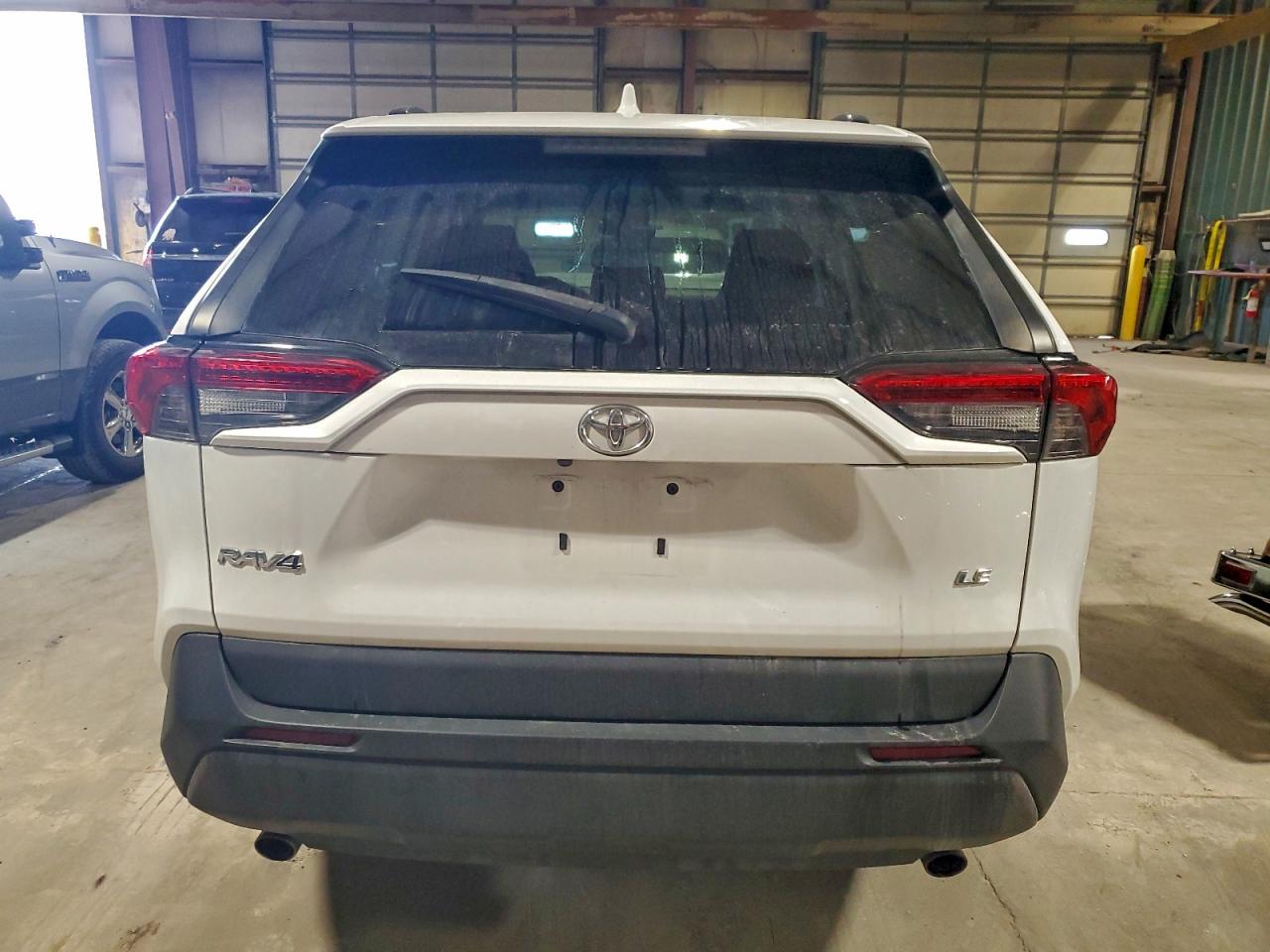 Toyota RAV4 Le Image 12