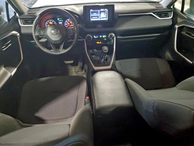 Toyota RAV4 Le Image 13