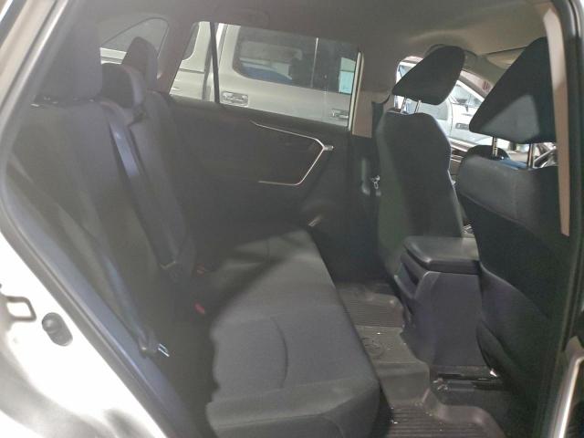 Toyota RAV4 Le Image 10