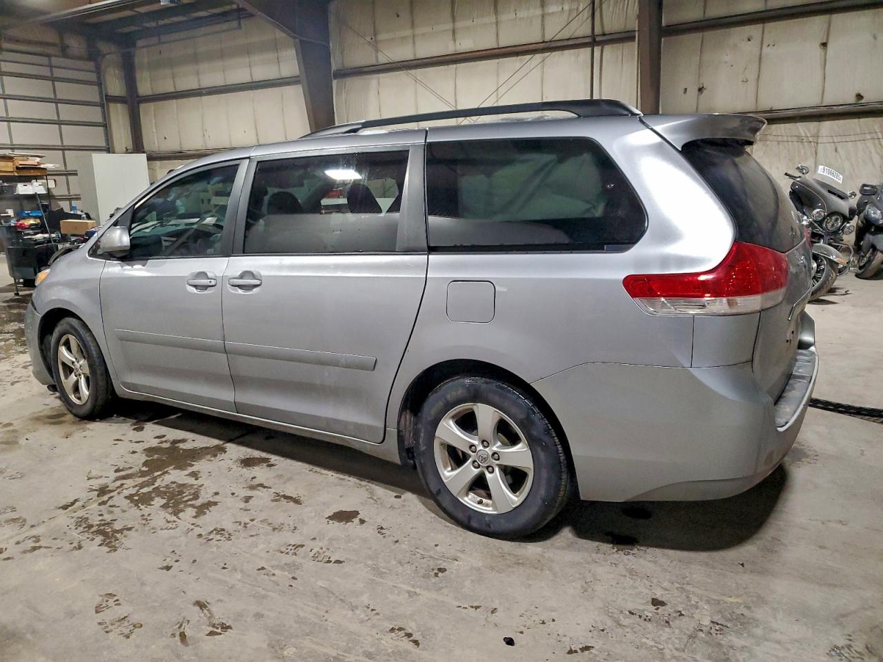 Toyota Sienna Le Image 3