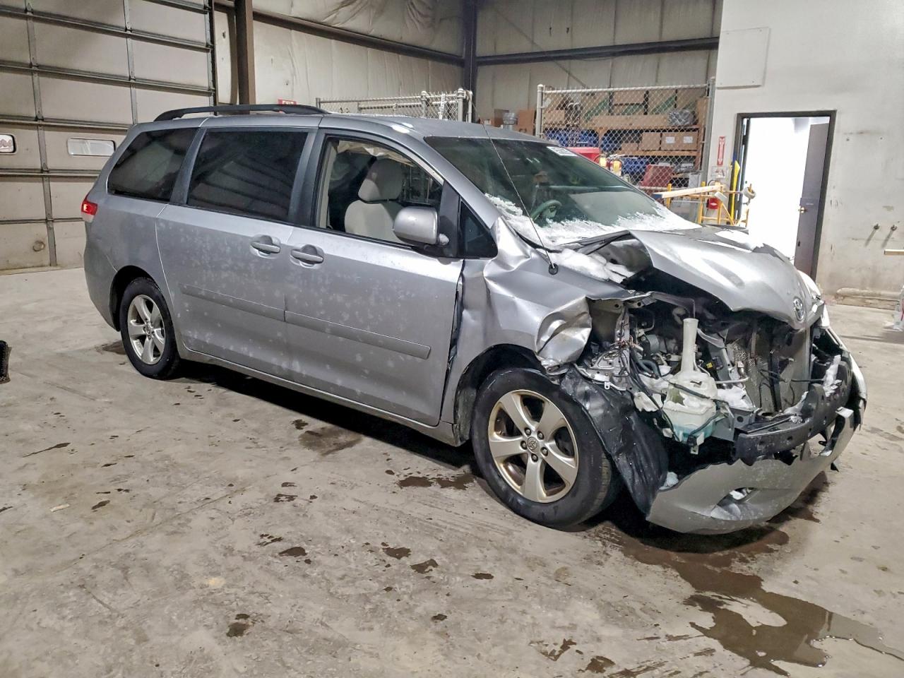 Toyota Sienna Le Image 9