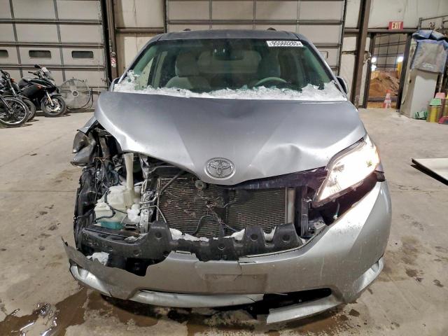 Toyota Sienna Le Image 11