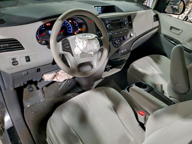 Toyota Sienna Le Image 6