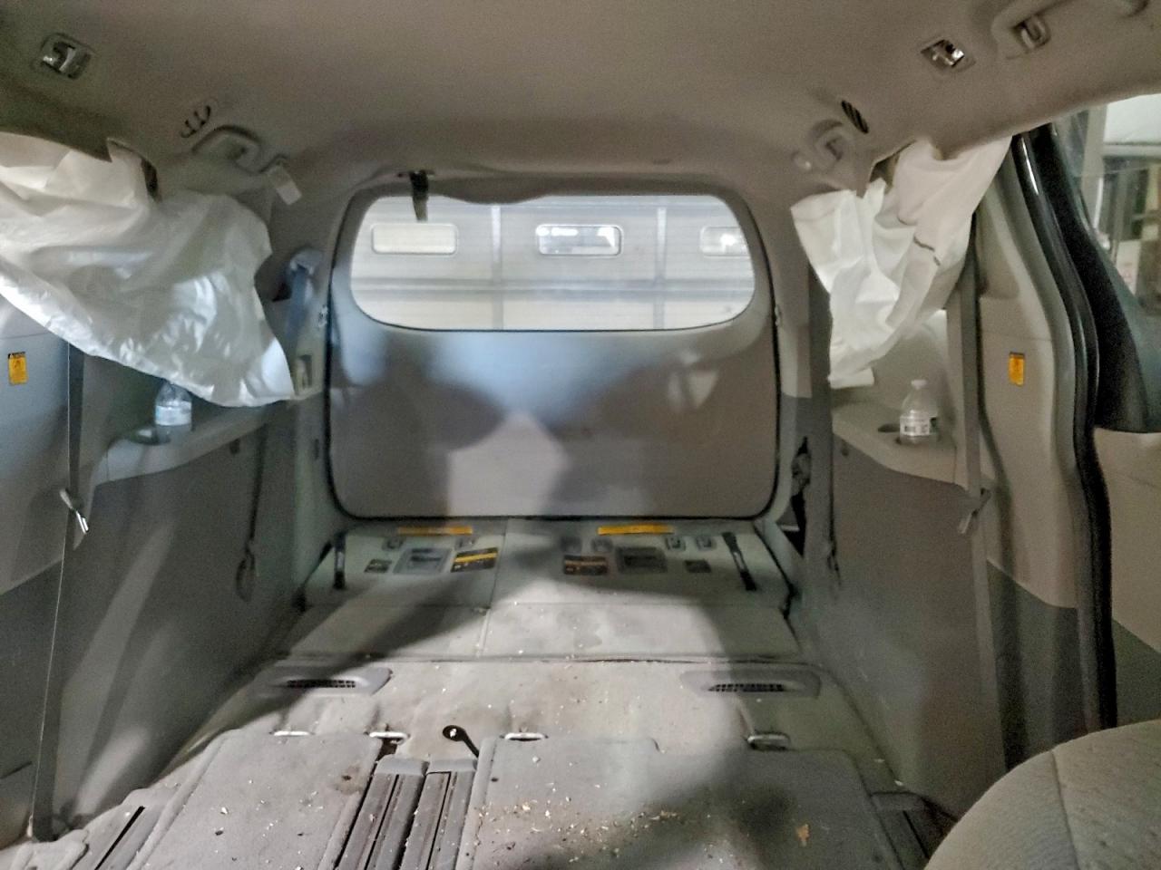 Toyota Sienna Le Image 7