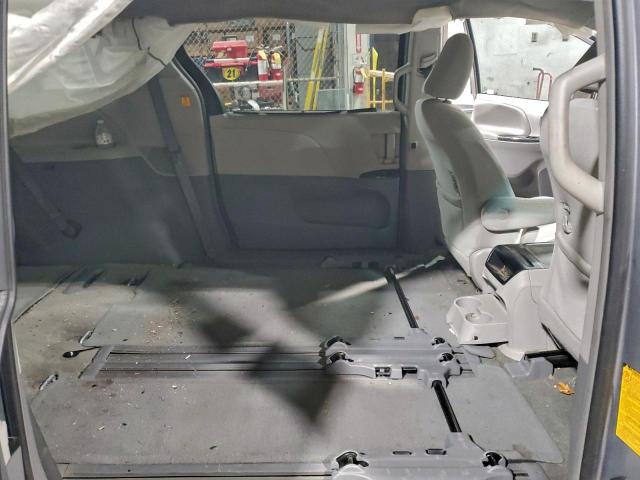 Toyota Sienna Le Image 8