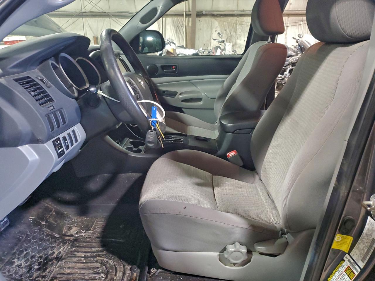 Toyota Tacoma Double Cab Image 3