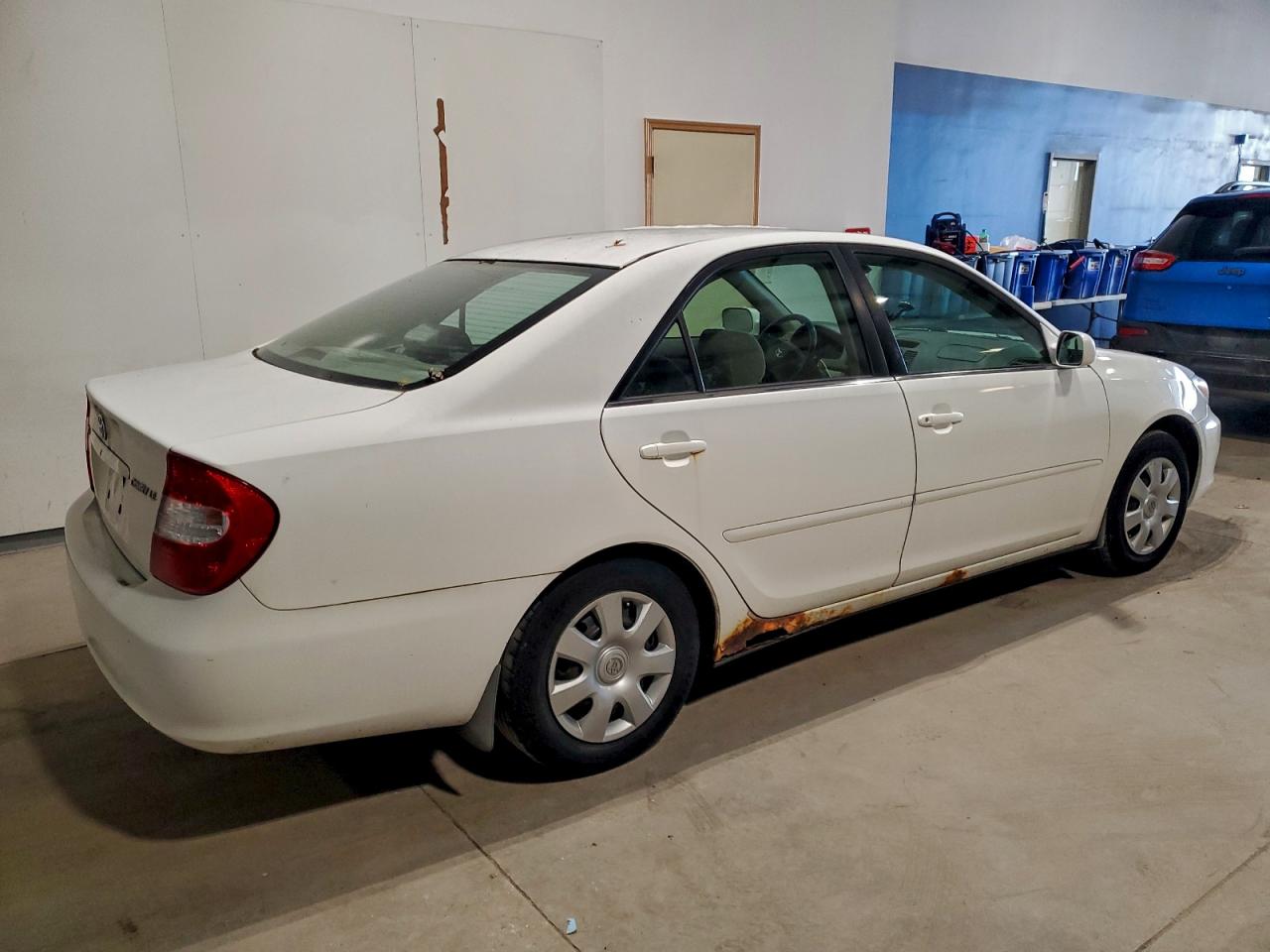 Toyota Camry Le Image 2