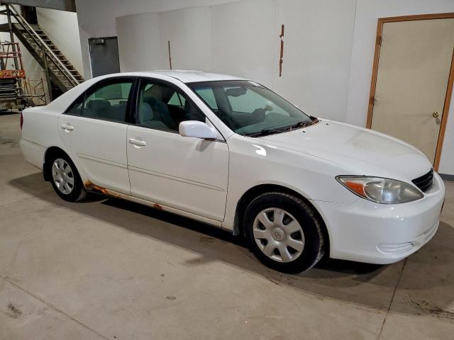 Toyota Camry Le Image 4