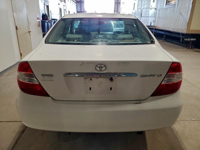 Toyota Camry Le Image 6
