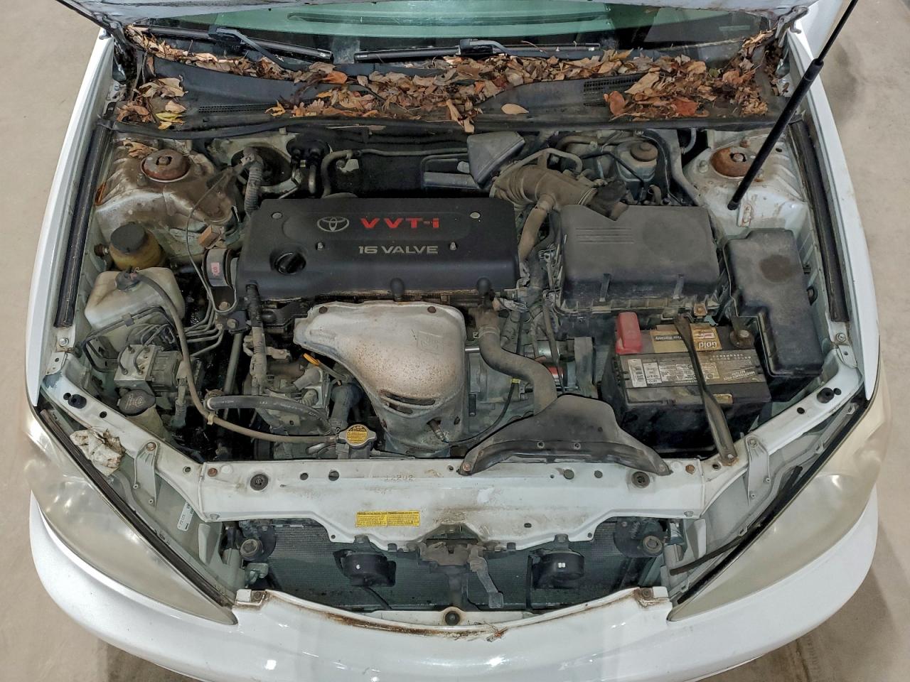 Toyota Camry Le Image 12