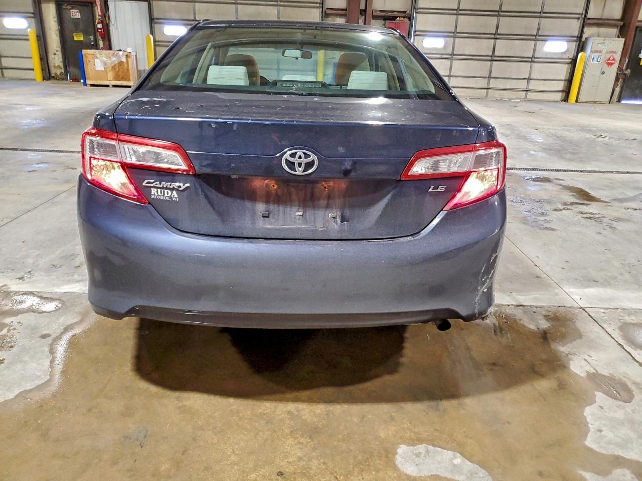 Toyota Camry L Image 2