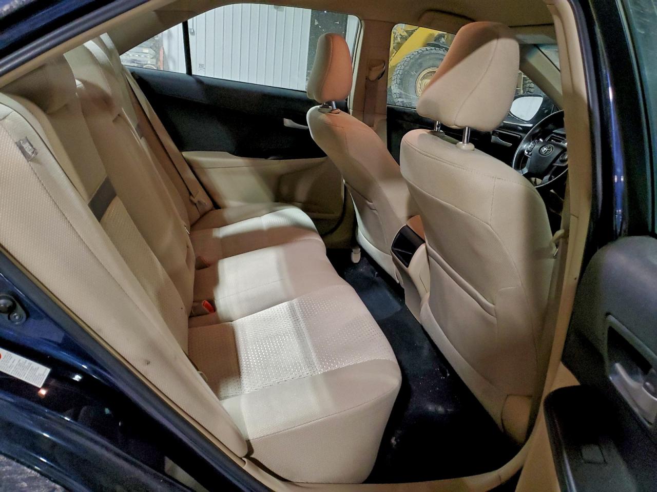 Toyota Camry L Image 10