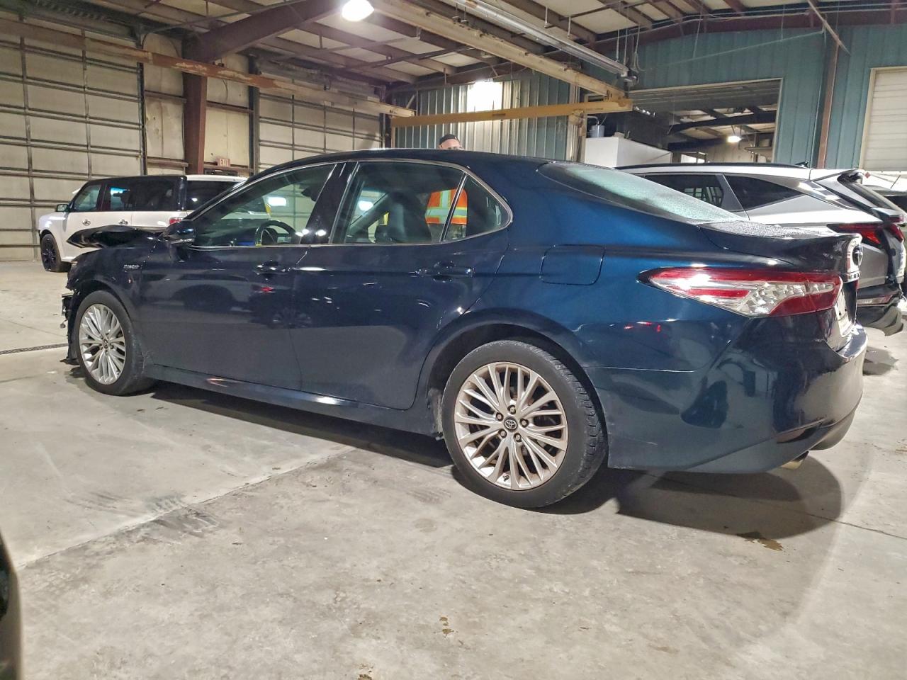 Toyota Camry Hybrid Image 11