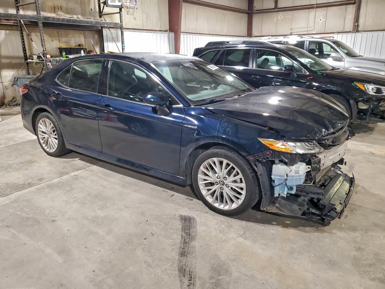 Toyota Camry Hybrid Image 12