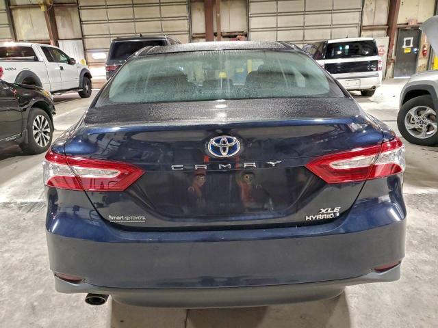 Toyota Camry Hybrid Image 3