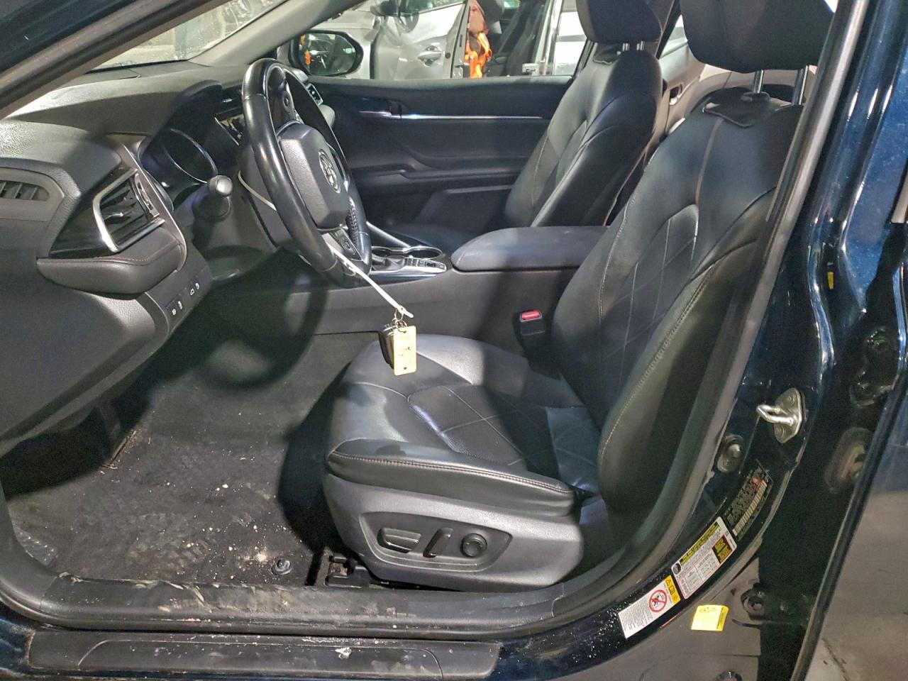 Toyota Camry Hybrid Image 4