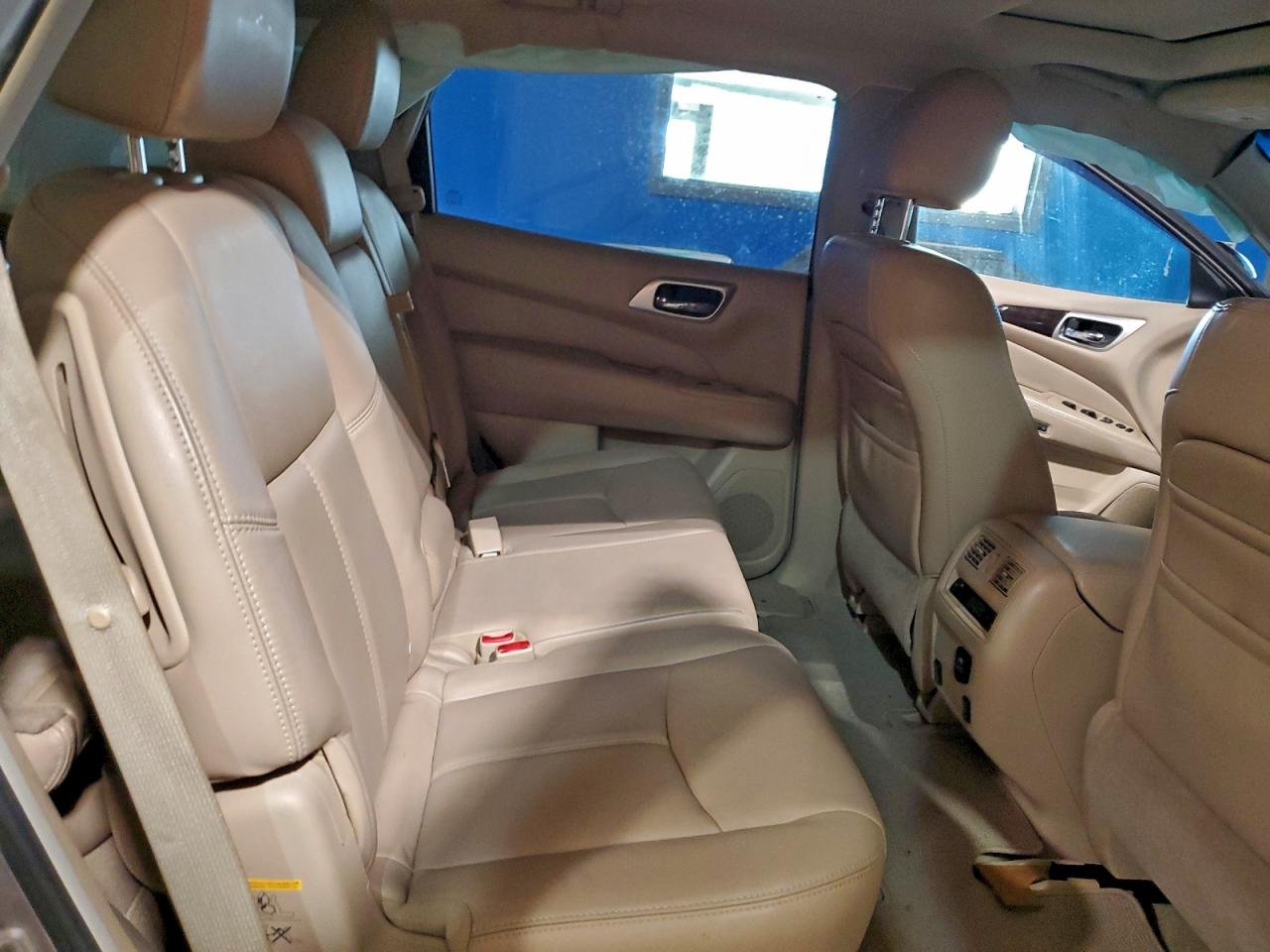 Nissan Pathfinder S Image 6