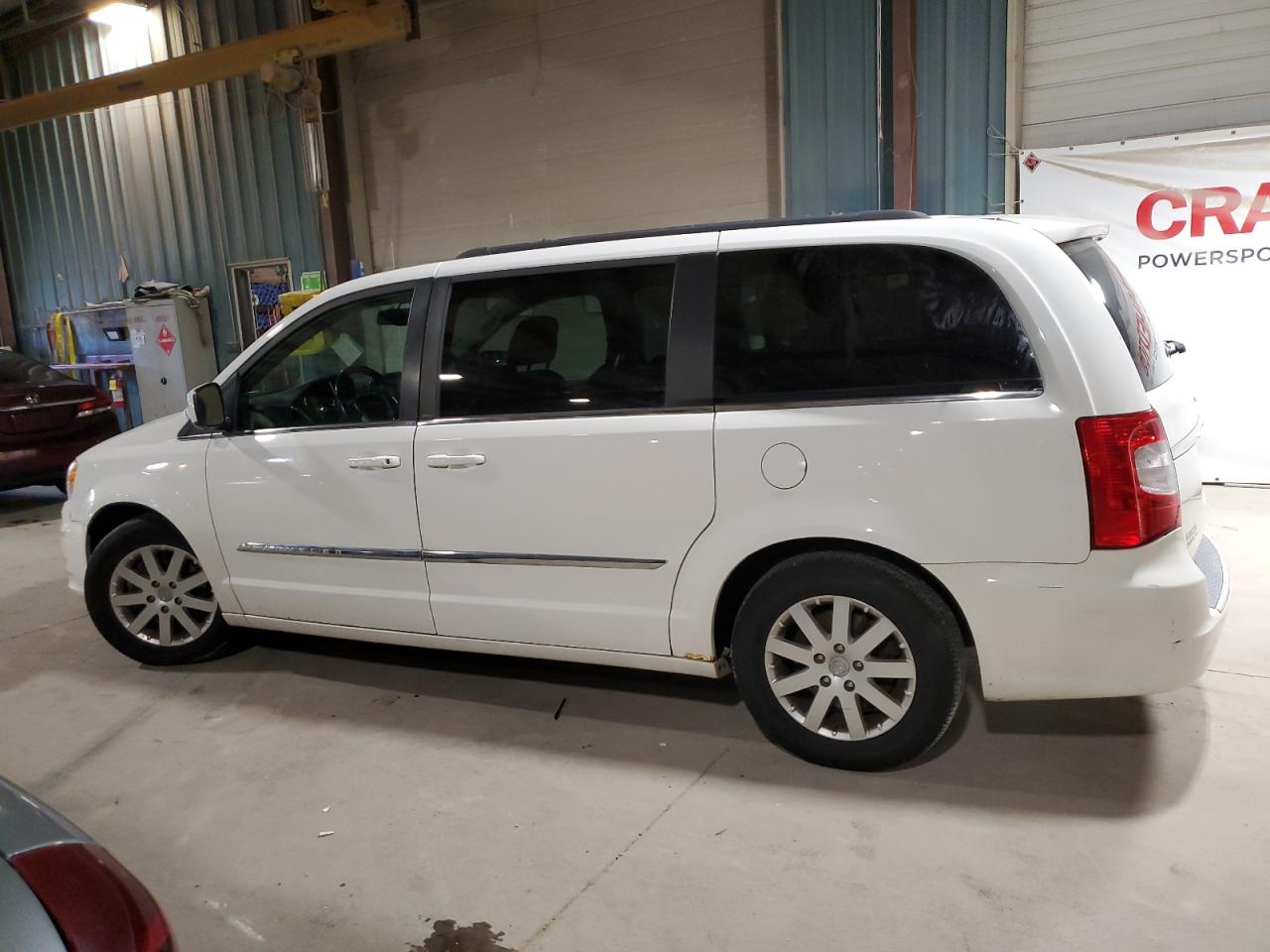 Chrysler Minivan Touring Image 2