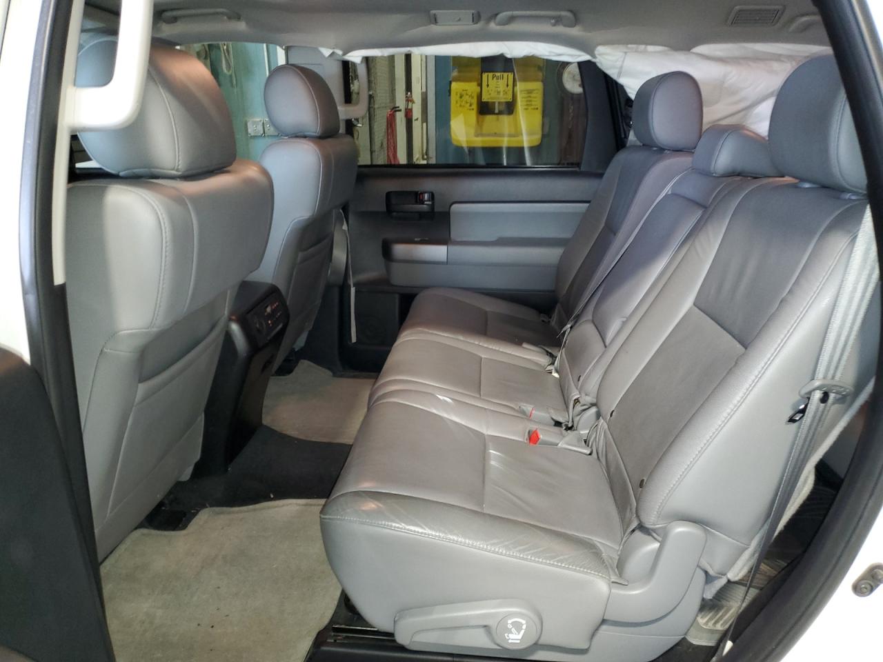 Toyota Sequoia Sr5 Image 7