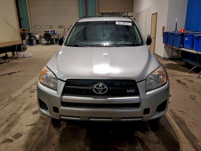 Toyota RAV4 Image 2