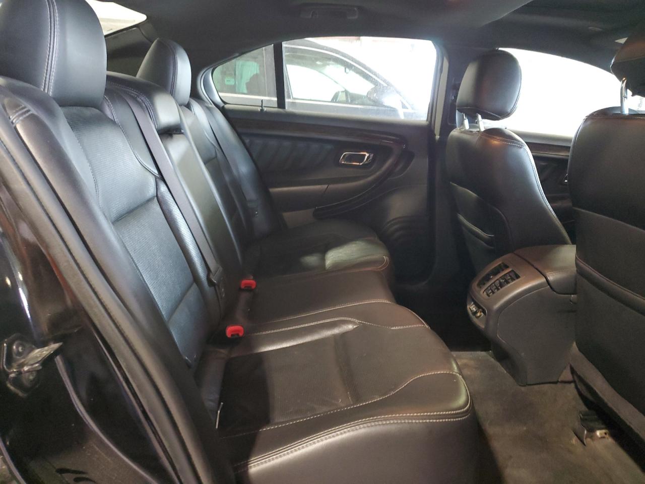 Ford Taurus Limited Image 12