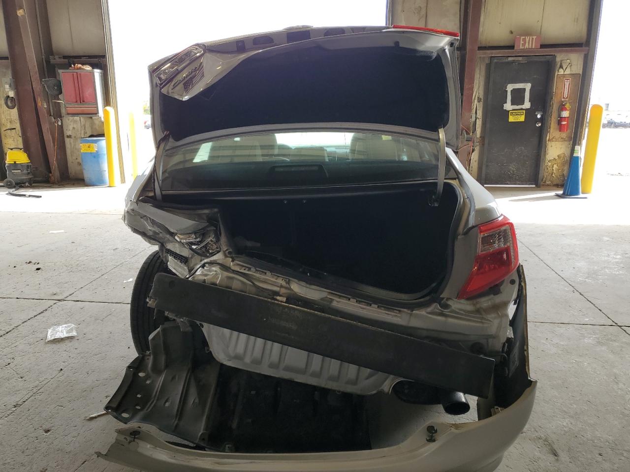 Toyota Camry L Image 3