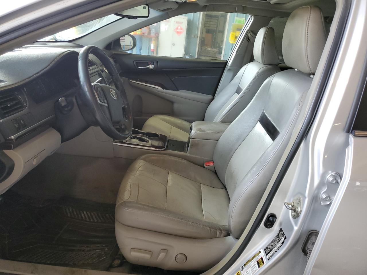 Toyota Camry L Image 7