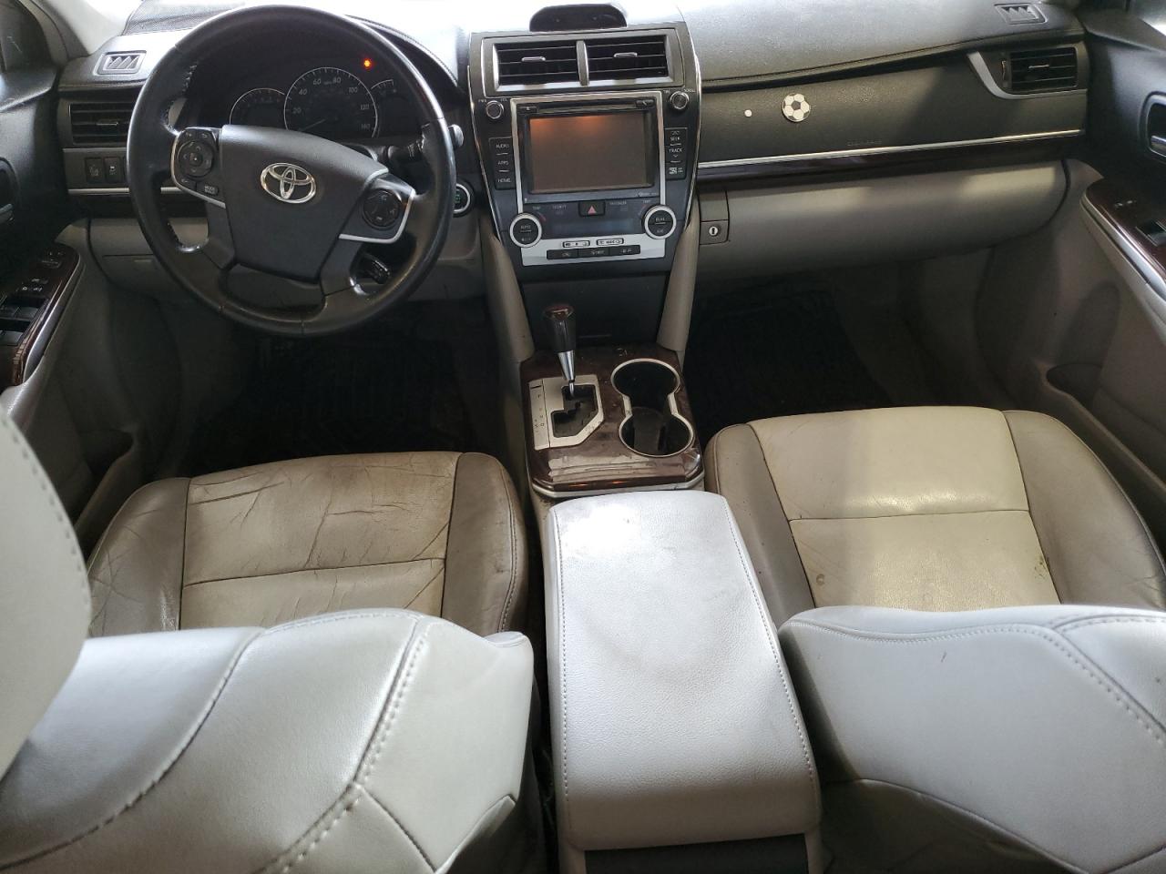 Toyota Camry L Image 12