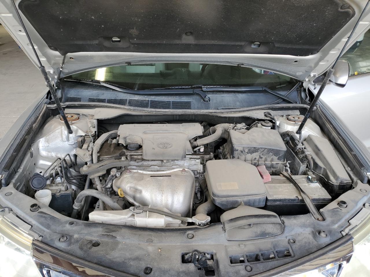 Toyota Camry L Image 2