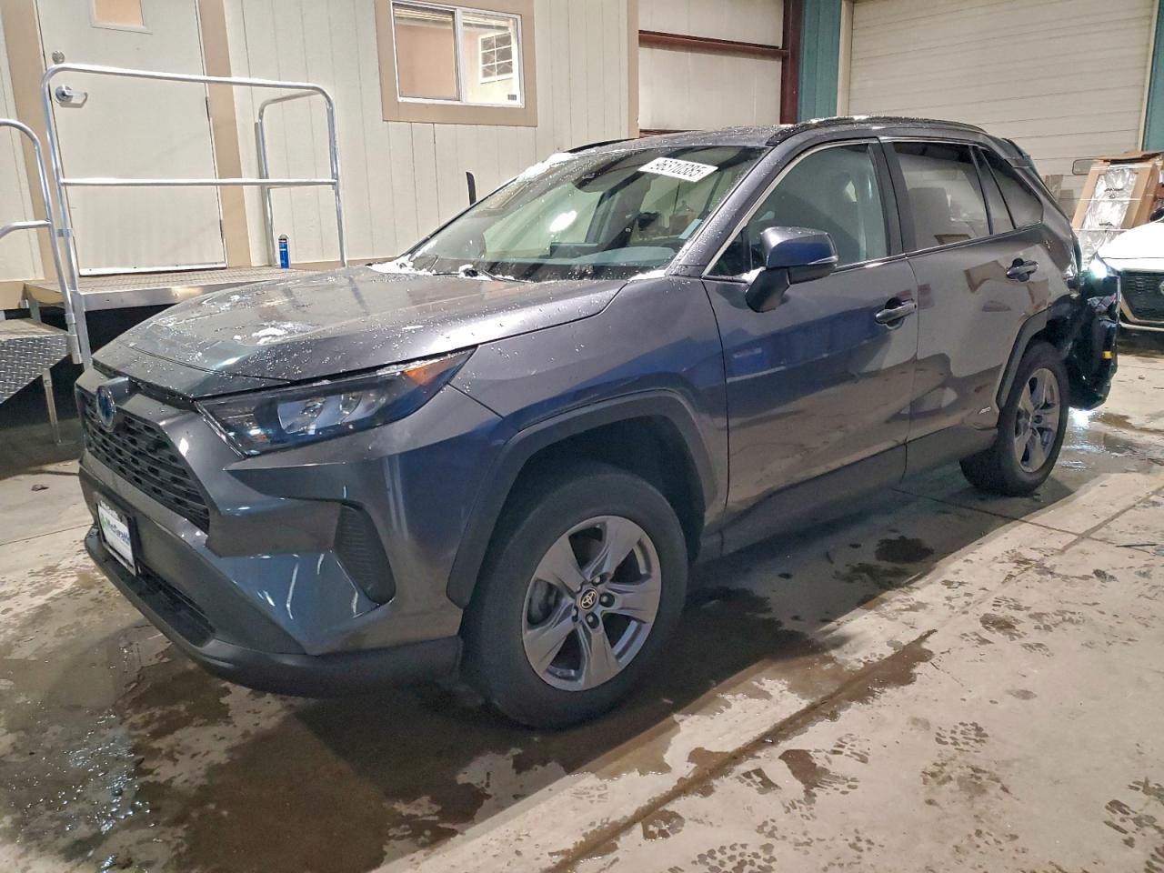 Toyota RAV4 Le Image 1