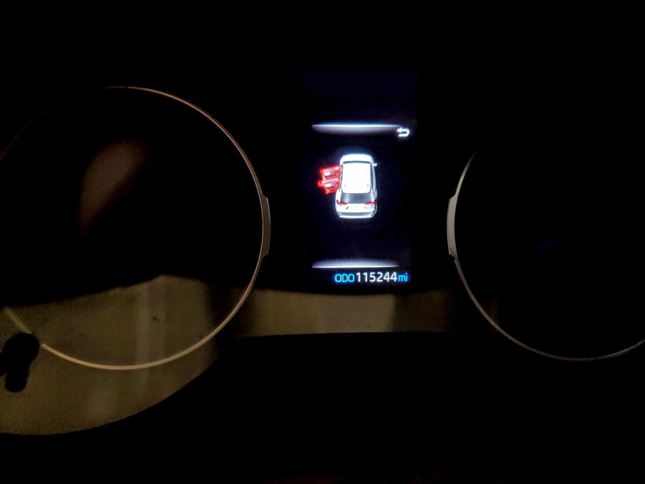 Toyota RAV4 Le Image 13