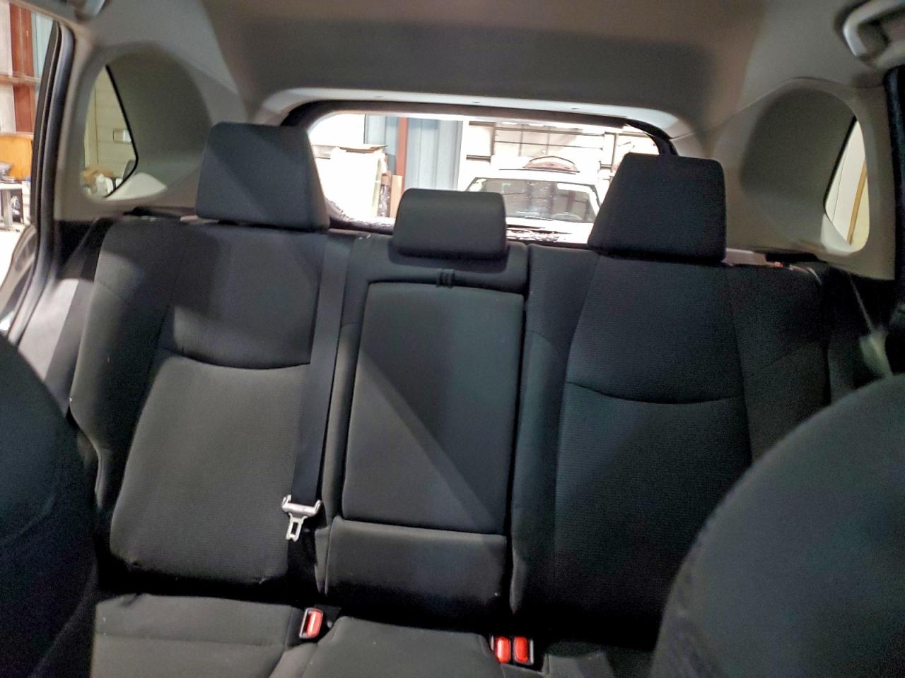 Toyota RAV4 Le Image 10