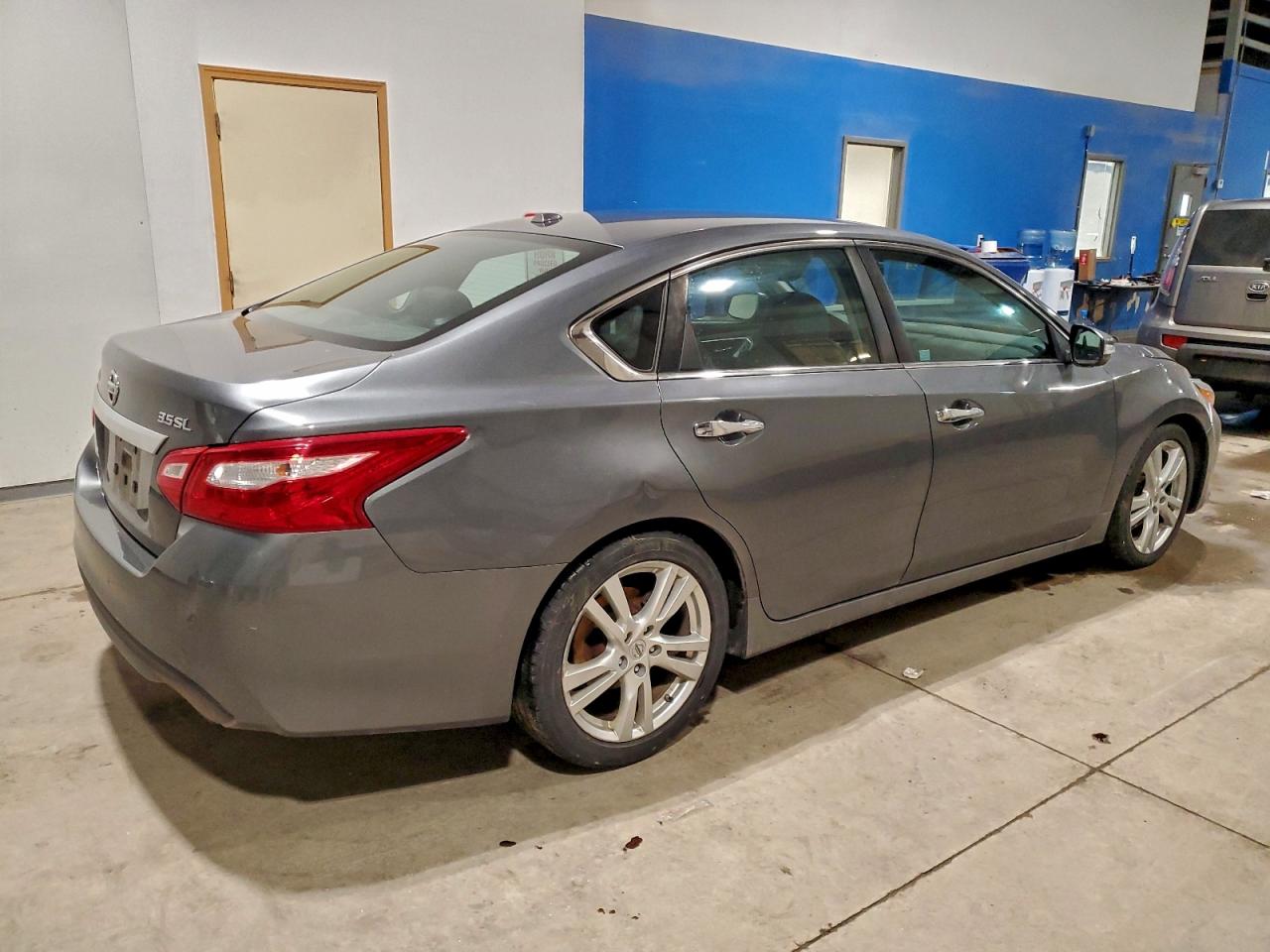 Nissan Altima 3.5sl Image 3