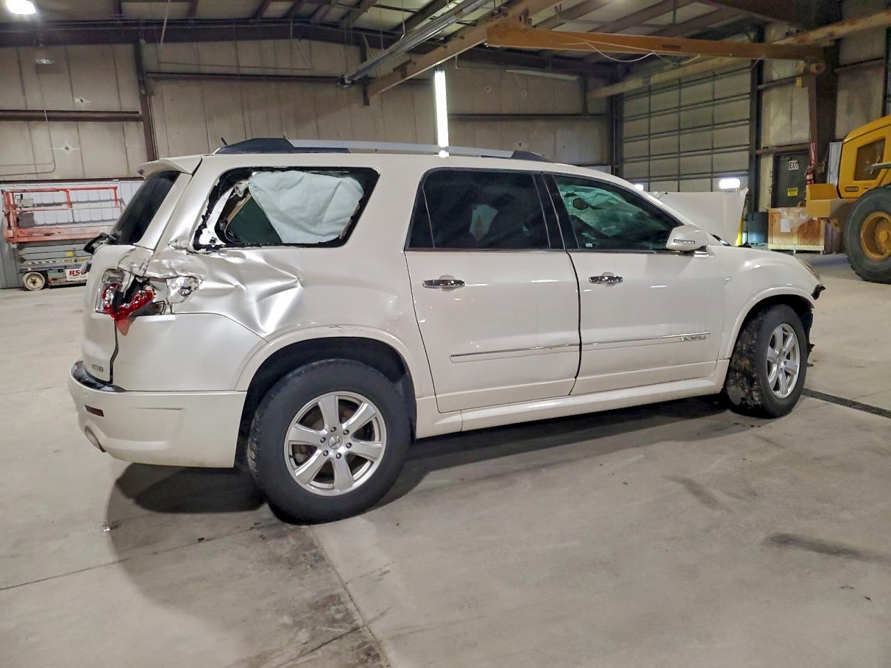 GMC Acadia Denali Image 13