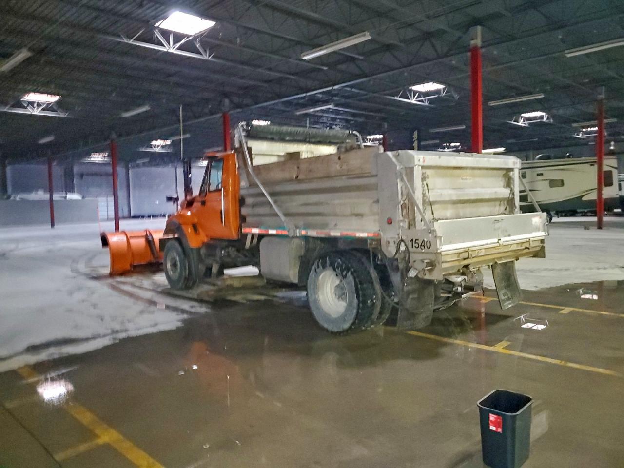 International 7000 7400 7400 Image 3