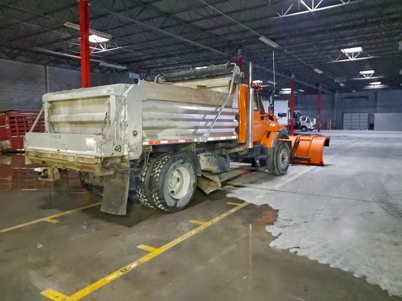 International 7000 7400 7400 Image 4