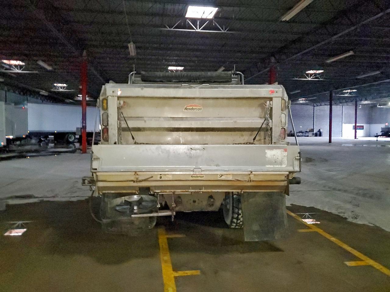 International 7000 7400 7400 Image 6