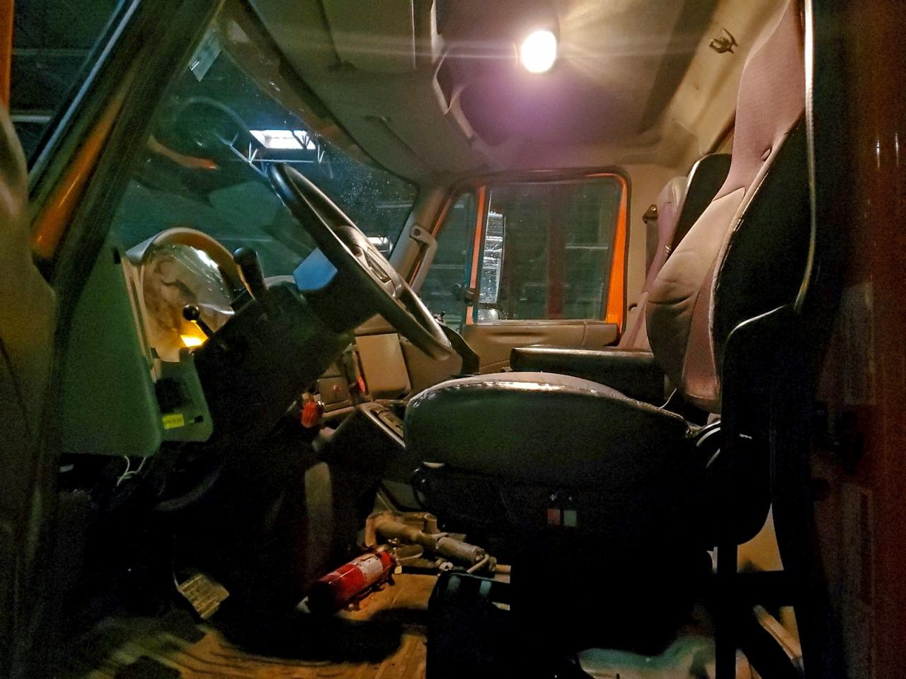 International 7000 7400 7400 Image 11