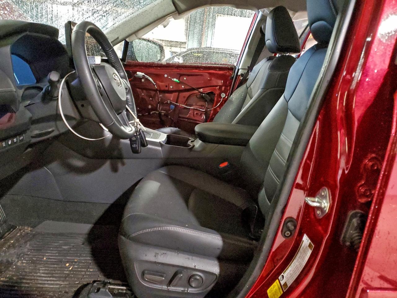 Toyota RAV4 Limited Image 4