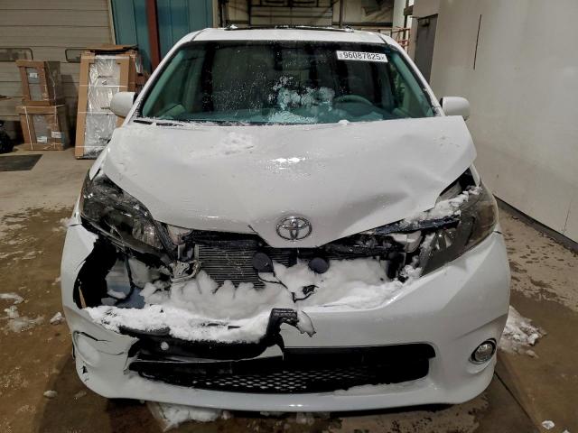 Toyota Sienna Sport Image 5