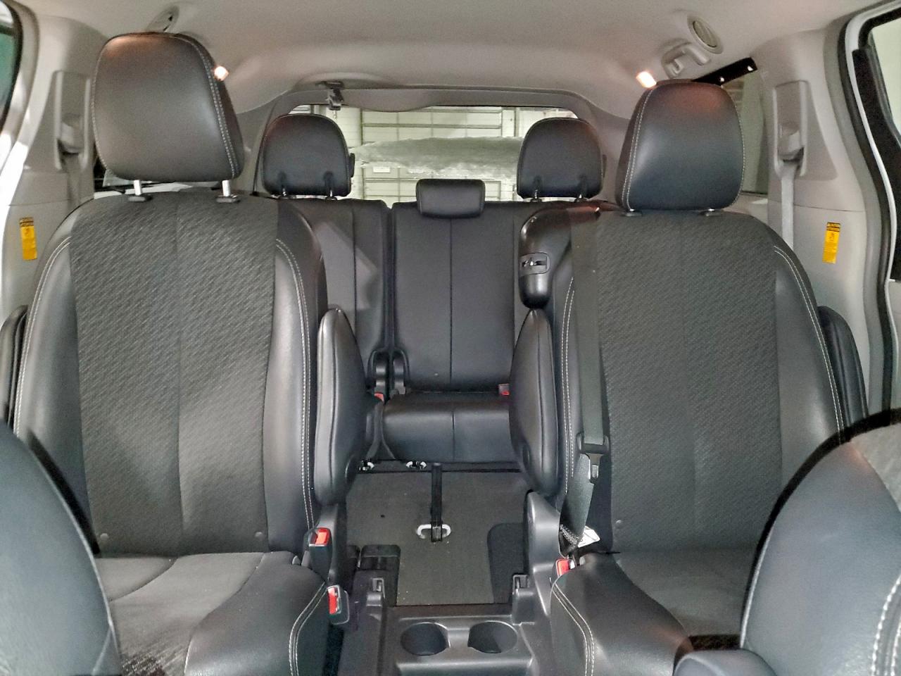 Toyota Sienna Sport Image 12